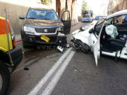 بالصور: إصابة متوسطة لشخصين بحادث طرق بين مركبتين وسط مدينة يافا